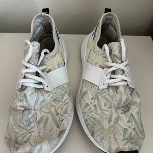 New Balance Floral Sneakers - White and Green